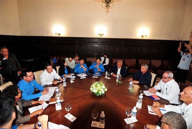 Ủy viên Trung ương Đảng, Thư ký Quốc hội và Hội đồng Nhà nước Cuba Homero Acosta Álvarez làm việc với đoàn. (Nguồn: TTXVN)