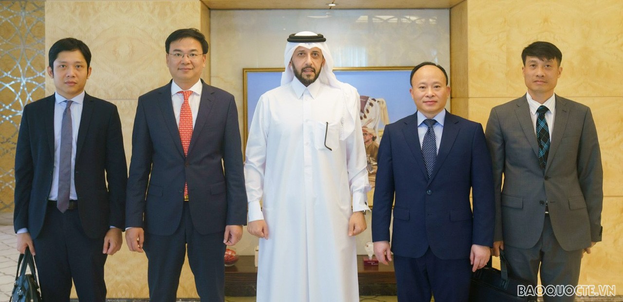 Thứ trưởng Phạm Quang Hiệu gặp Tổng Giám đốc Quỹ Đầu tư Qatar. Thứ trưởng Phạm Quang Hiệu gặp Tổng Giám đốc Quỹ Đầu tư Qatar.