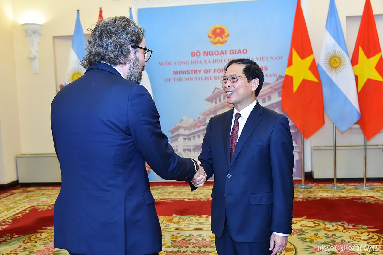 Bộ trưởng Ngoại giao Bùi Thanh Sơn đón và hội đàm với Bộ trưởng Ngoại giao Argentina Santiago Andres Cafiero