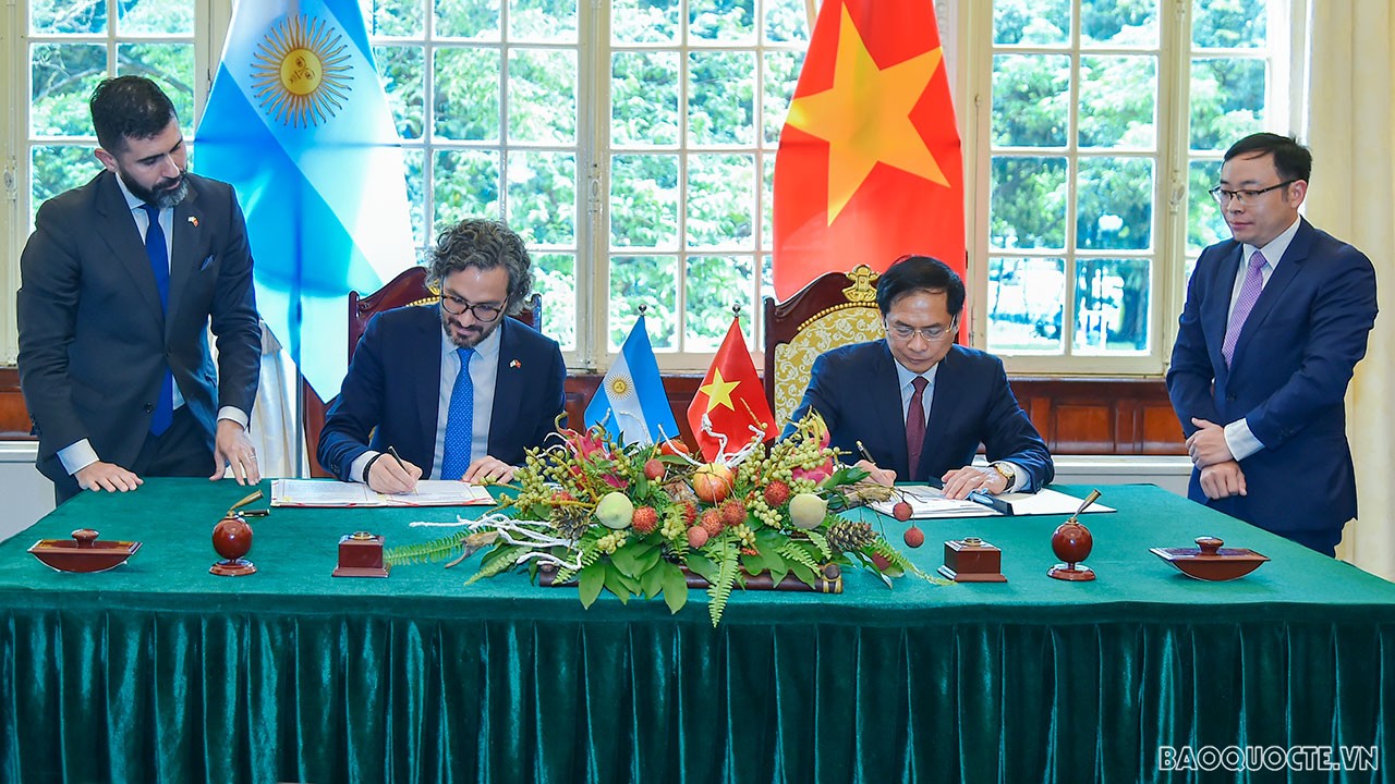 Bộ trưởng Ngoại giao Bùi Thanh Sơn đón và hội đàm với Bộ trưởng Ngoại giao Argentina Santiago Andres Cafiero