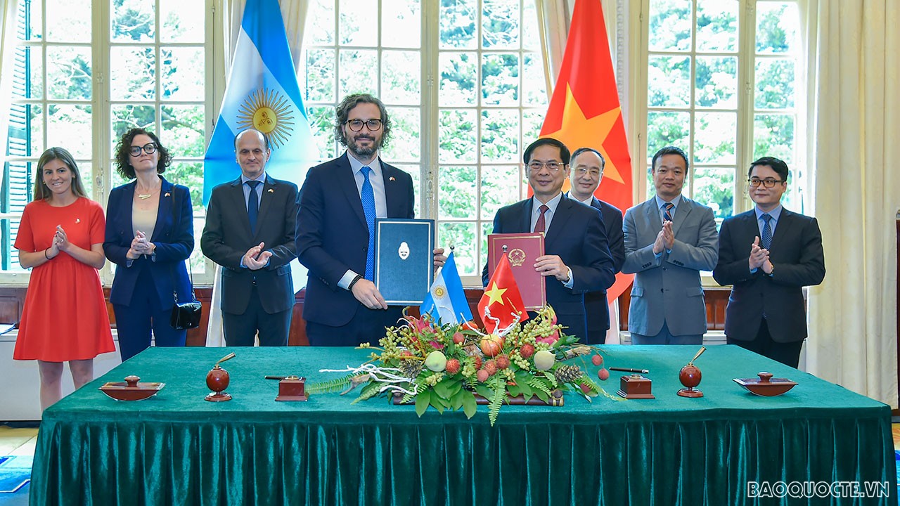 Bộ trưởng Ngoại giao Bùi Thanh Sơn đón và hội đàm với Bộ trưởng Ngoại giao Argentina Santiago Andres Cafiero