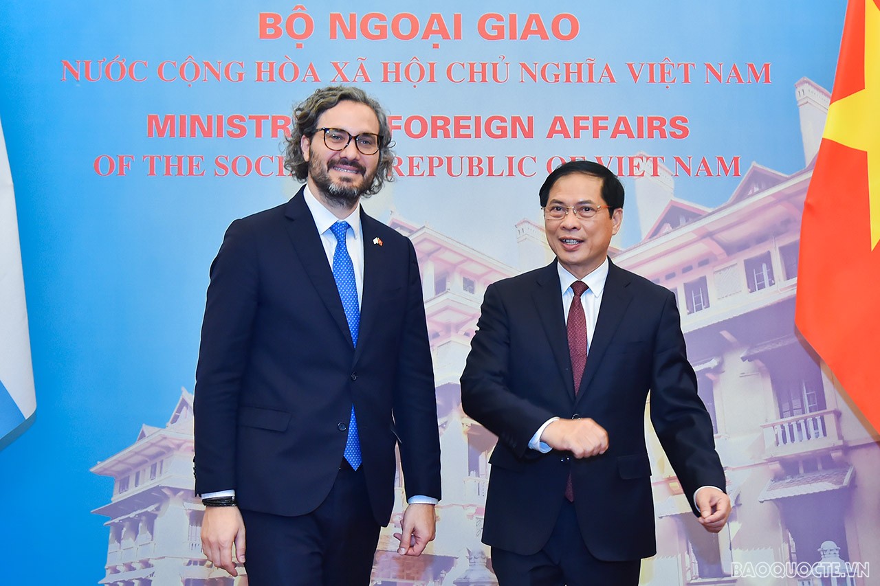 Bộ trưởng Ngoại giao Bùi Thanh Sơn đón và hội đàm với Bộ trưởng Ngoại giao Argentina Santiago Andres Cafiero