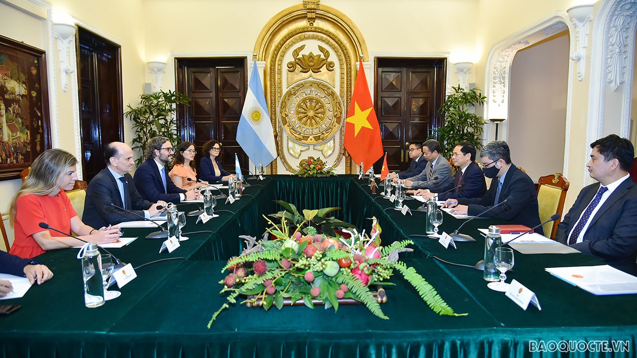 Bộ trưởng Ngoại giao Bùi Thanh Sơn đón và hội đàm với Bộ trưởng Ngoại giao Argentina Santiago Andres Cafiero