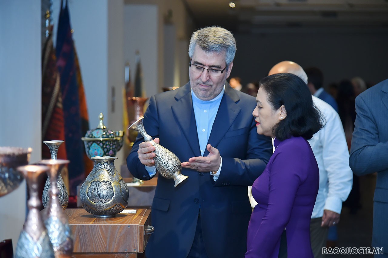 Khai mạc triển lãm ‘Di sản nghệ thuật Iran, cái nôi của nền văn minh’