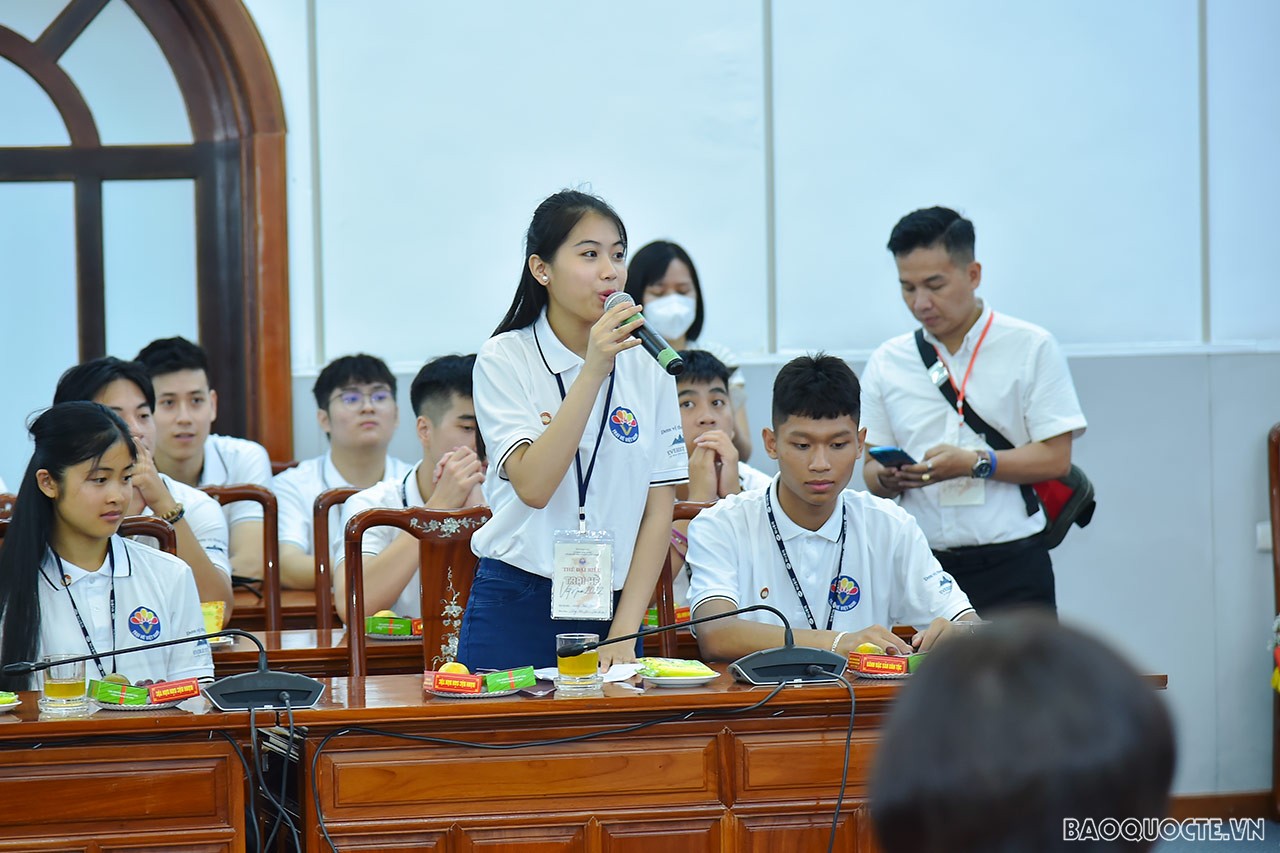 Em Hoàng Thảo Sandra (19 tuổi), sinh ra và lớn lên tại Cộng hòa Czech