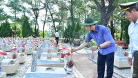 Đoàn Bộ Ngoại giao dâng hương, tri ân các anh hùng, liệt sĩ tại Nghĩa trang Trường Sơn và Thành cổ Quảng Trị