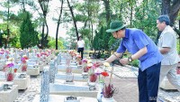 Đoàn Bộ Ngoại giao dâng hương, tri ân các anh hùng, liệt sĩ tại Nghĩa trang Trường Sơn và Thành cổ Quảng Trị
