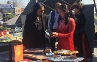 bia viet chinh thuc len ke sieu thi cua israel