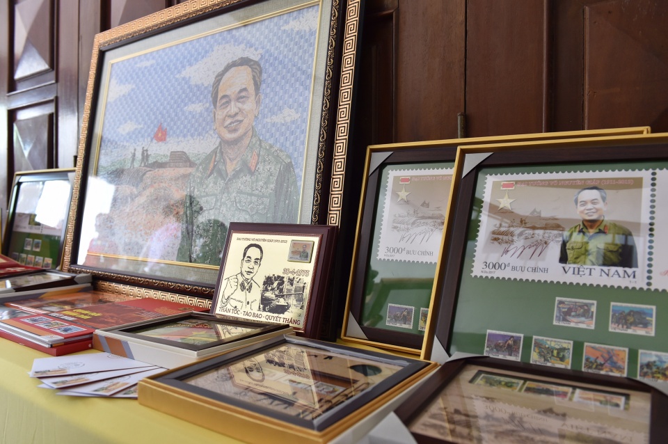 Phát hành đặc biệt bộ tem bưu chính Đại tướng Võ Nguyên Giáp tin nhap 20170825182747