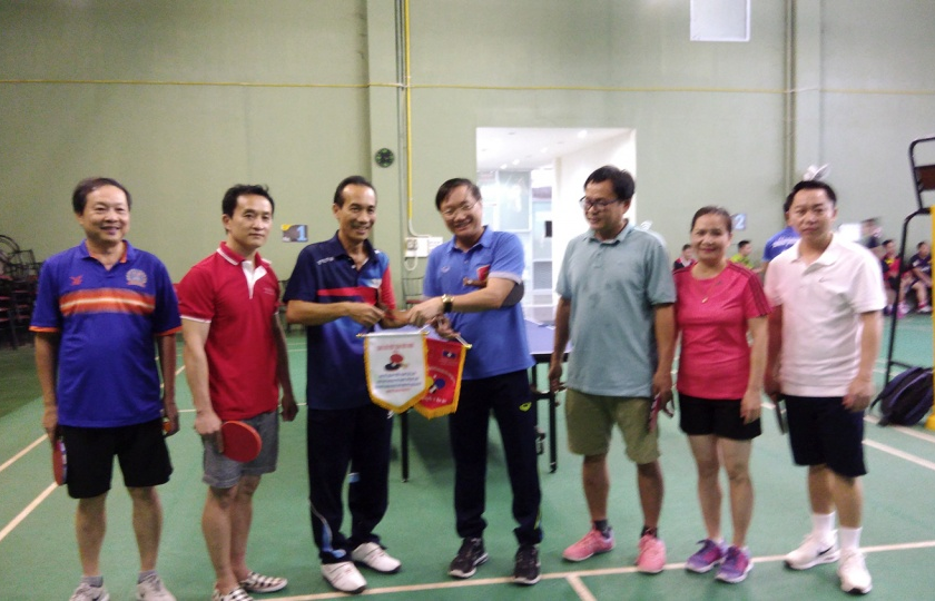 Đại sứ quán Việt Nam tại Lào giao lưu thể thao với Ban Đối ngoại Trung ương Lào