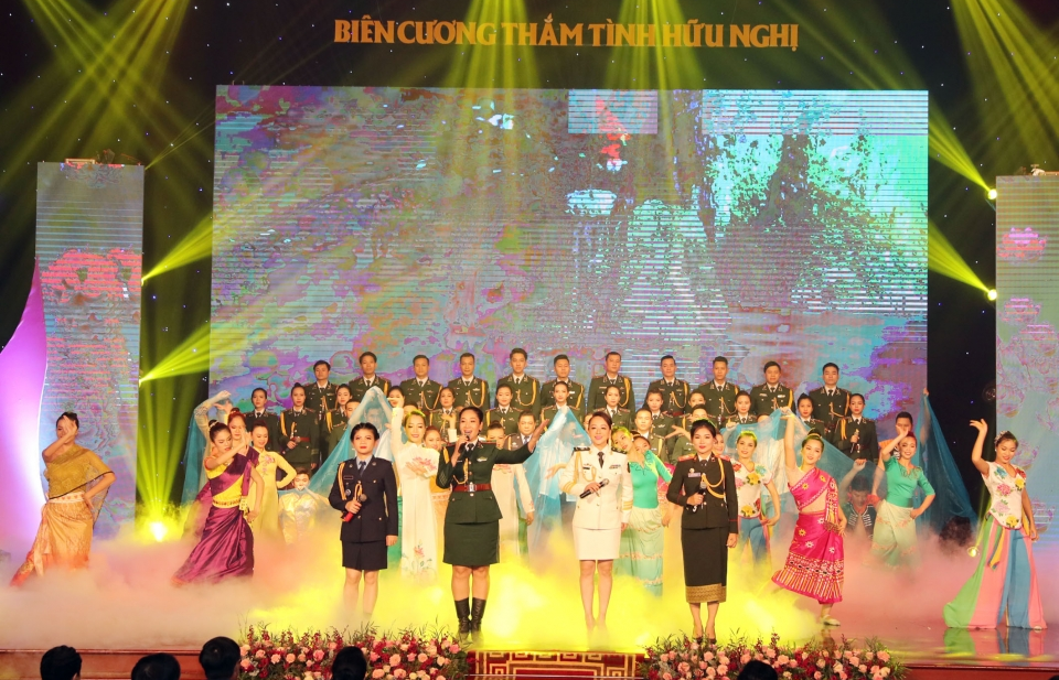 Chủ tịch Quốc hội dự Giao lưu “Biên cương thắm tình hữu nghị”