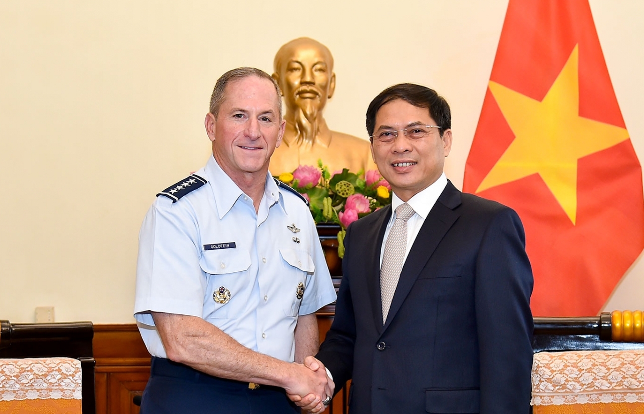 Thứ trưởng Thường trực Bùi Thanh Sơn tiếp đoàn Không quân Hoa Kỳ