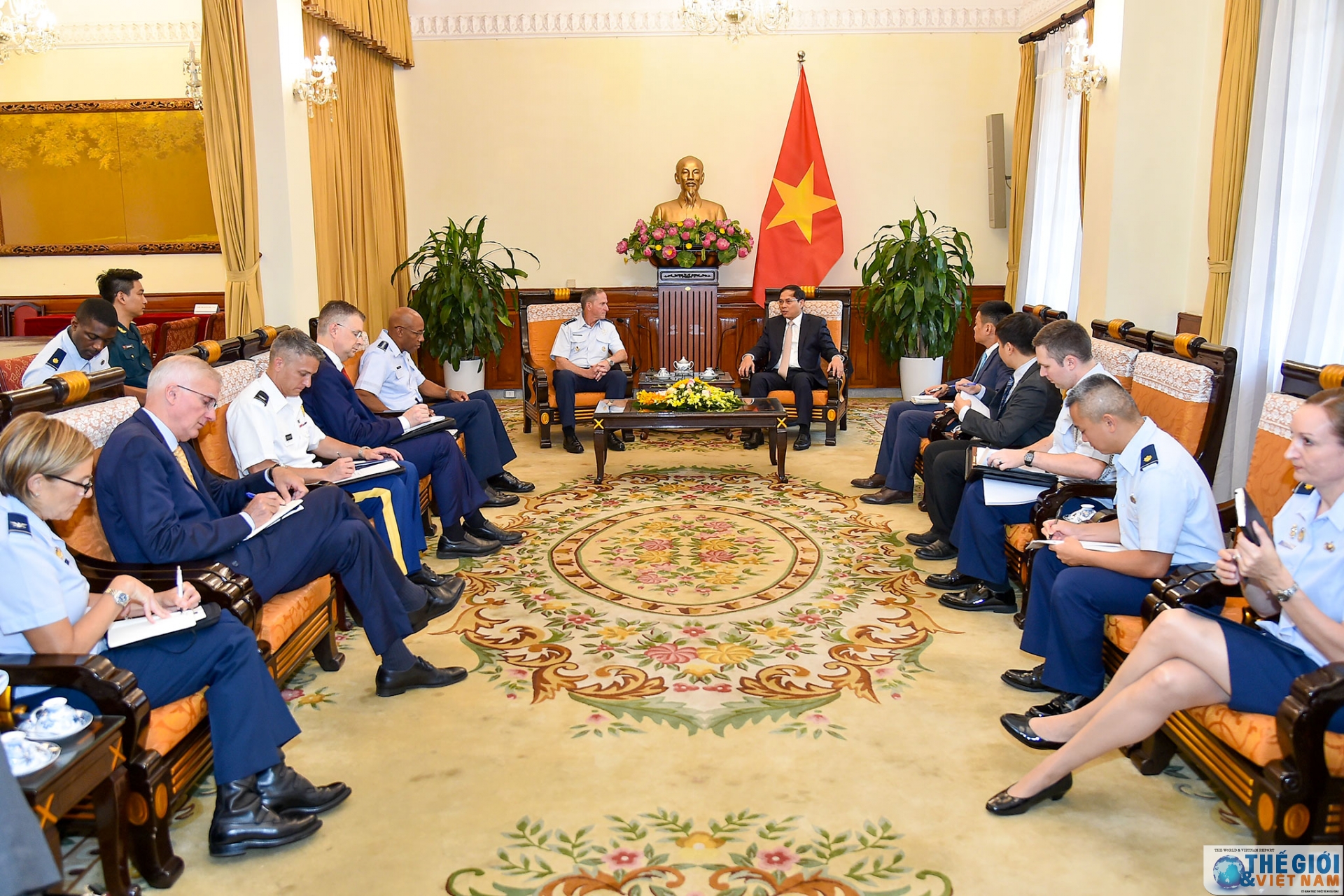 Thứ trưởng Thường trực Bùi Thanh Sơn tiếp đoàn Không quân Hoa Kỳ thu truong thuong truc bui thanh son tiep doan khong quan hoa ky