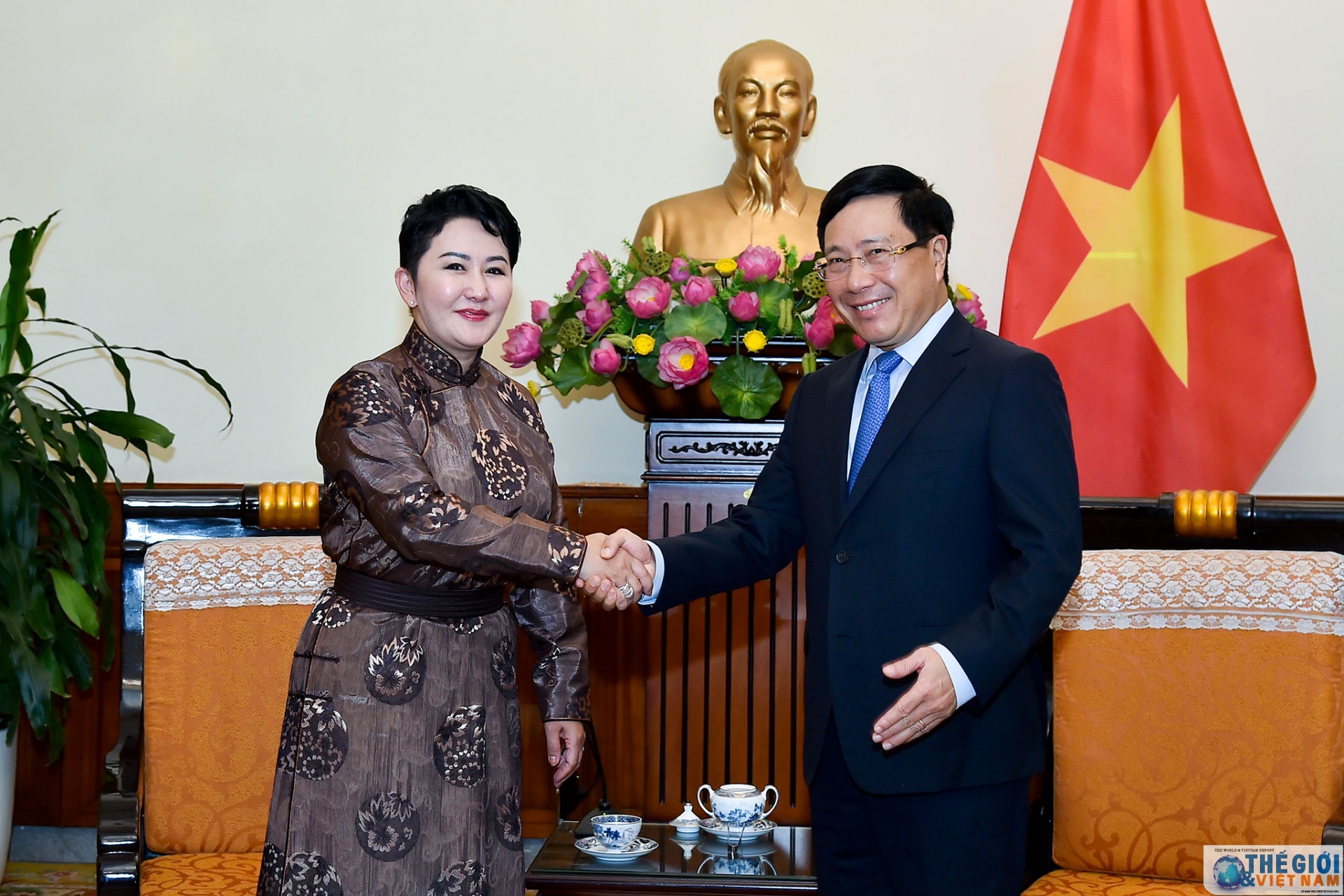 pho thu tuong pham binh minh tiep thu truong ngoai giao mong co batmunkh battsetseg