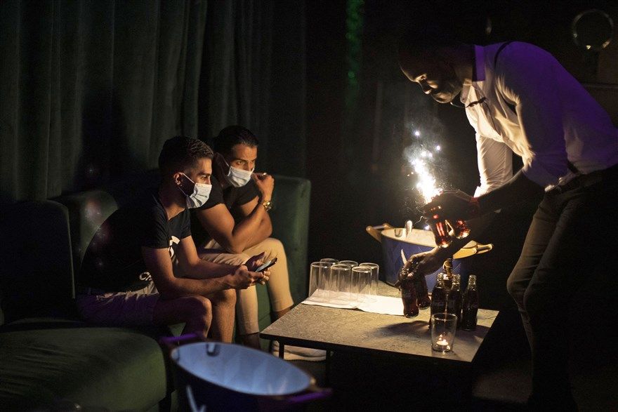 anh an tuong tuan 277 28 chu tich trieu tien tang sung cho si quan deo khau trang di hop dem va chay dua tim vaccine covid 19 8