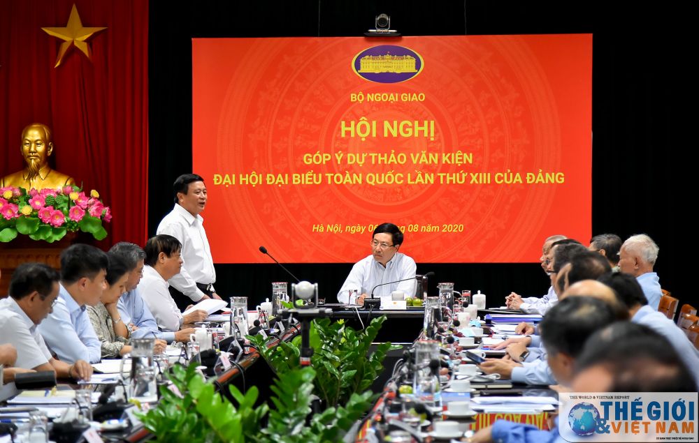 Đồng chí Nguyễn Xuân Thắng, Bí thư Trung ương Đảng, Chủ tịch Hội đồng Lý luận trung ương, Tổ trưởng Tổ biên tập Tiểu ban văn kiện Đại hội XIII phát biểu tại Hội nghị. (Ảnh: Tuấn Anh) bo ngoai giao to chuc hoi nghi gop y du thao van kien dai hoi dai bieu toan quoc lan thu xiii cua dang 3