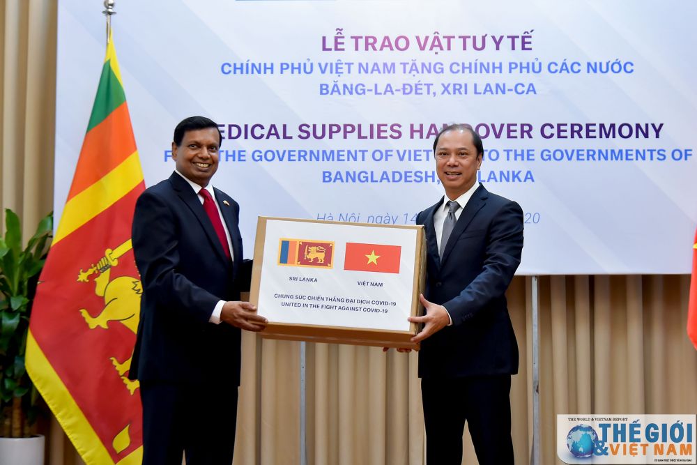 thu-truong-nguyen-quoc-dung-trao-vat-tu-y-te-cho-bangladesh-va-sri-lanka-anh-tuan-anh-3