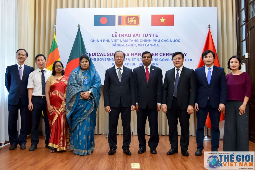 thu-truong-nguyen-quoc-dung-trao-vat-tu-y-te-cho-bangladesh-va-sri-lanka-anh-tuan-anh-6