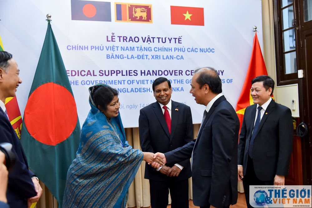 thu-truong-nguyen-quoc-dung-trao-vat-tu-y-te-cho-bangladesh-va-sri-lanka-anh-tuan-anh-8