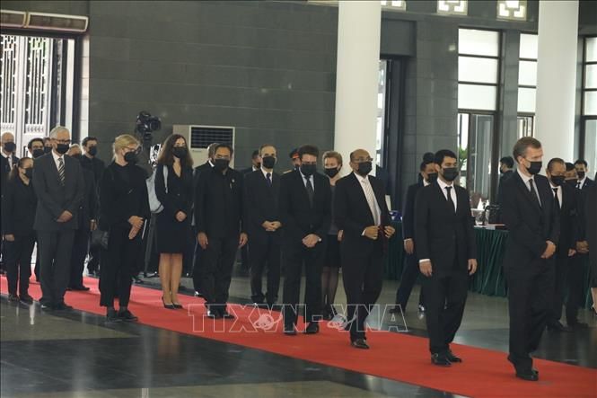 Đoàn Lãnh đạo Bộ Ngoại giao viếng nguyên Tổng Bí thư Lê Khả Phiêu doan lanh dao bo ngoai giao vieng nguyen tong bi thu le kha phieu