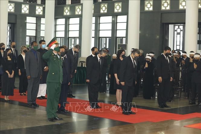 Đoàn Lãnh đạo Bộ Ngoại giao viếng nguyên Tổng Bí thư Lê Khả Phiêu doan lanh dao bo ngoai giao vieng nguyen tong bi thu le kha phieu