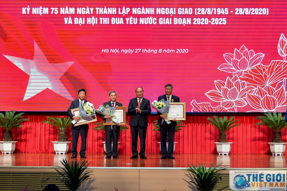 Trực tuyến Thủ tướng dự chương trình kỷ niệm 75 năm Ngày thành lập ngành Ngoại giao Việt Nam truc tuyen thu tuong du chuong trinh ky niem 75 nam ngay thanh lap nganh ngoai giao viet nam