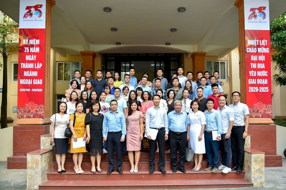 Bế giảng khóa bồi dưỡng kỹ năng phiên dịch cho cán bộ ngoại vụ các địa phương be-giang-khoa-boi-duong-ky-nang-phien-dich-cho-can-bo-ngoai-vu-cac-dia-phuong-10