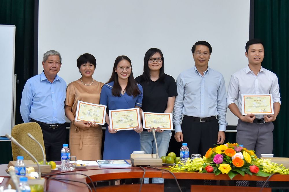 Bế giảng khóa bồi dưỡng kỹ năng phiên dịch cho cán bộ ngoại vụ các địa phương be-giang-khoa-boi-duong-ky-nang-phien-dich-cho-can-bo-ngoai-vu-cac-dia-phuong-6