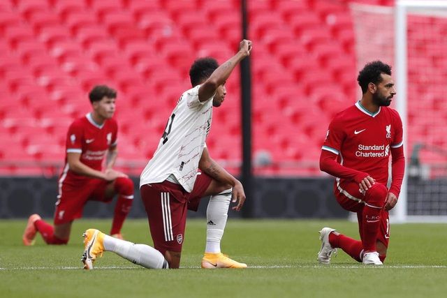 Các cầu thủ hai đội tiếp tục ủng hộ phong trào Black Lives Matter, phong trào chống phân biệt chủng tộc đã được đẩy mạnh kể từ sau khi bóng đá trở lại vào tháng 6 vừa qua. arsenal-gianh-sieu-cup-nuoc-anh-mua-giai-20202021-1