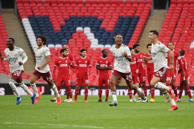 Các cầu thủ Arsenal ăn mừng chiến thắng trước Liverpool arsenal-gianh-sieu-cup-nuoc-anh-mua-giai-20202021-11