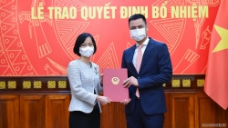 Thứ trưởng Ngoại giao Đặng Hoàng Giang trao quyết định phân công cán bộ lãnh đạo, quản lý