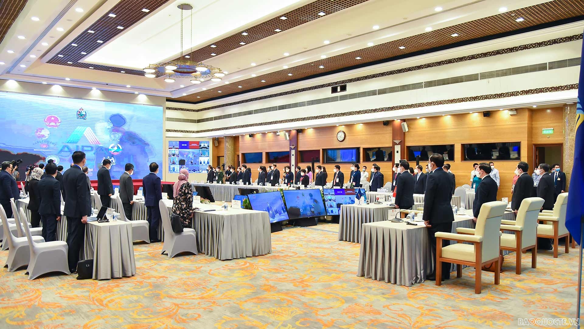 Sáng 23/8/2021, Chủ tịch Quốc hội Vương Đình Huệ dẫn đầu đoàn đại biểu cấp cao Việt Nam dự Phiên họp khai mạc AIPA 42. (Ảnh: Tuấn Anh)