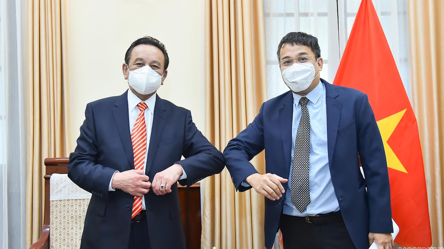 Thứ trưởng Ngoại giao Nguyễn Minh Vũ tiếp Đại sứ Mông Cổ chào kết thúc nhiệm kỳ