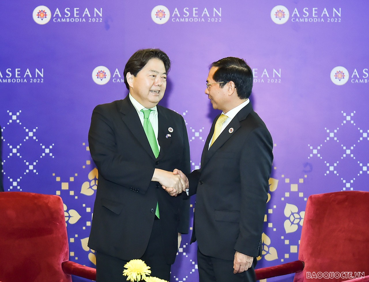 Toàn cảnh Bộ trưởng Ngoại giao Bùi Thanh Sơn tham dự ngày làm việc thứ ba tại AMM-55