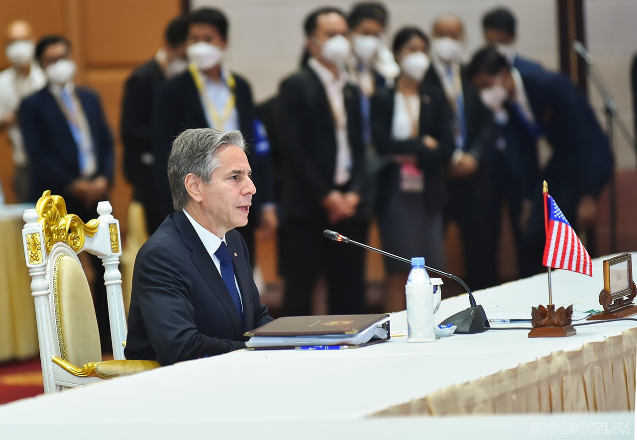 Toàn cảnh Bộ trưởng Ngoại giao Bùi Thanh Sơn tham dự ngày làm việc thứ ba tại AMM-55