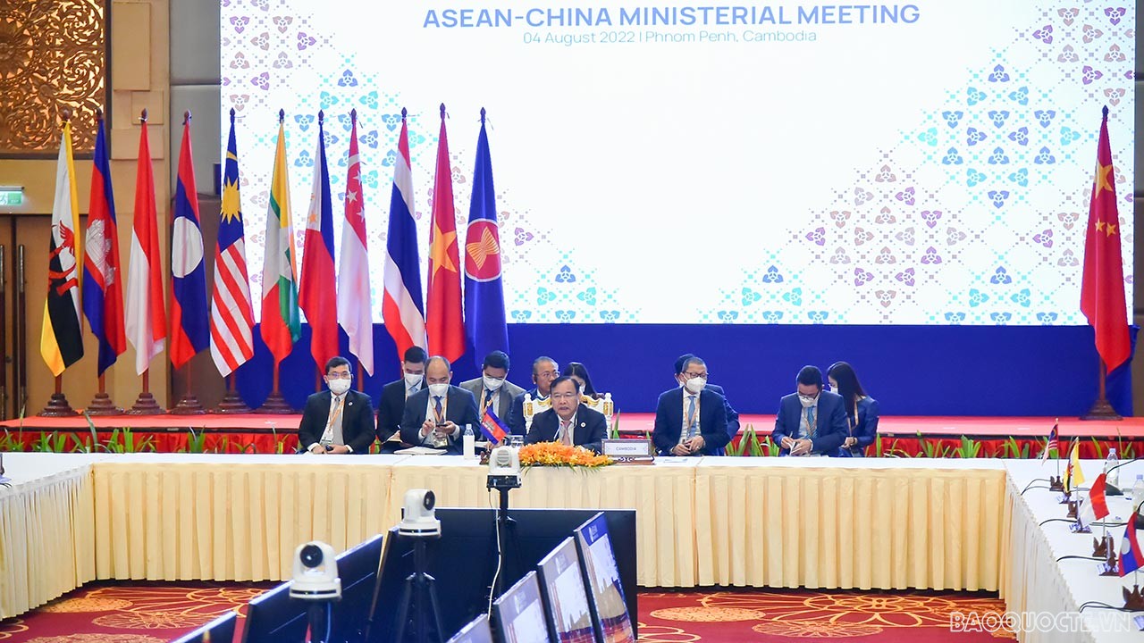 Toàn cảnh Bộ trưởng Ngoại giao Bùi Thanh Sơn tham dự ngày làm việc thứ ba tại AMM-55