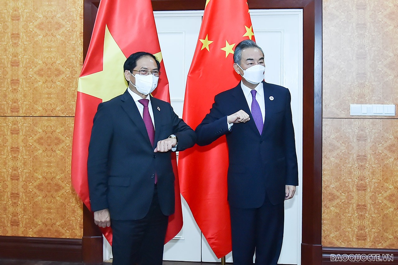 Toàn cảnh Bộ trưởng Ngoại giao Bùi Thanh Sơn tham dự ngày làm việc thứ ba tại AMM-55