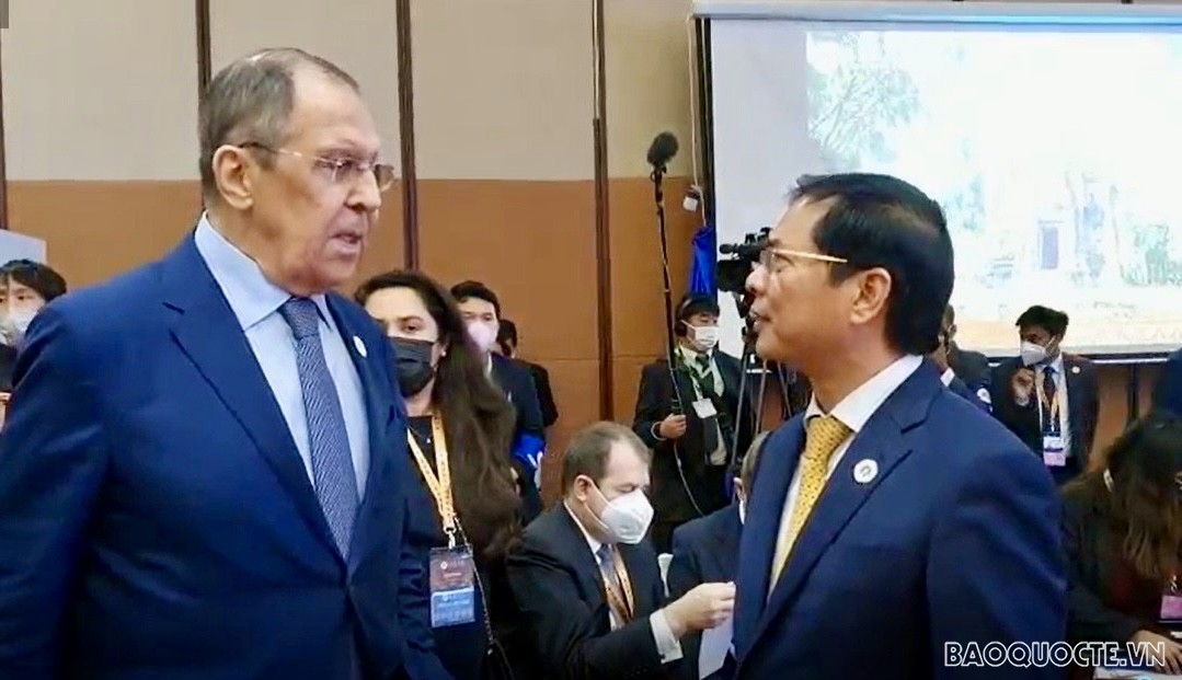 Toàn cảnh Bộ trưởng Ngoại giao Bùi Thanh Sơn tham dự ngày làm việc cuối cùng tại AMM-55