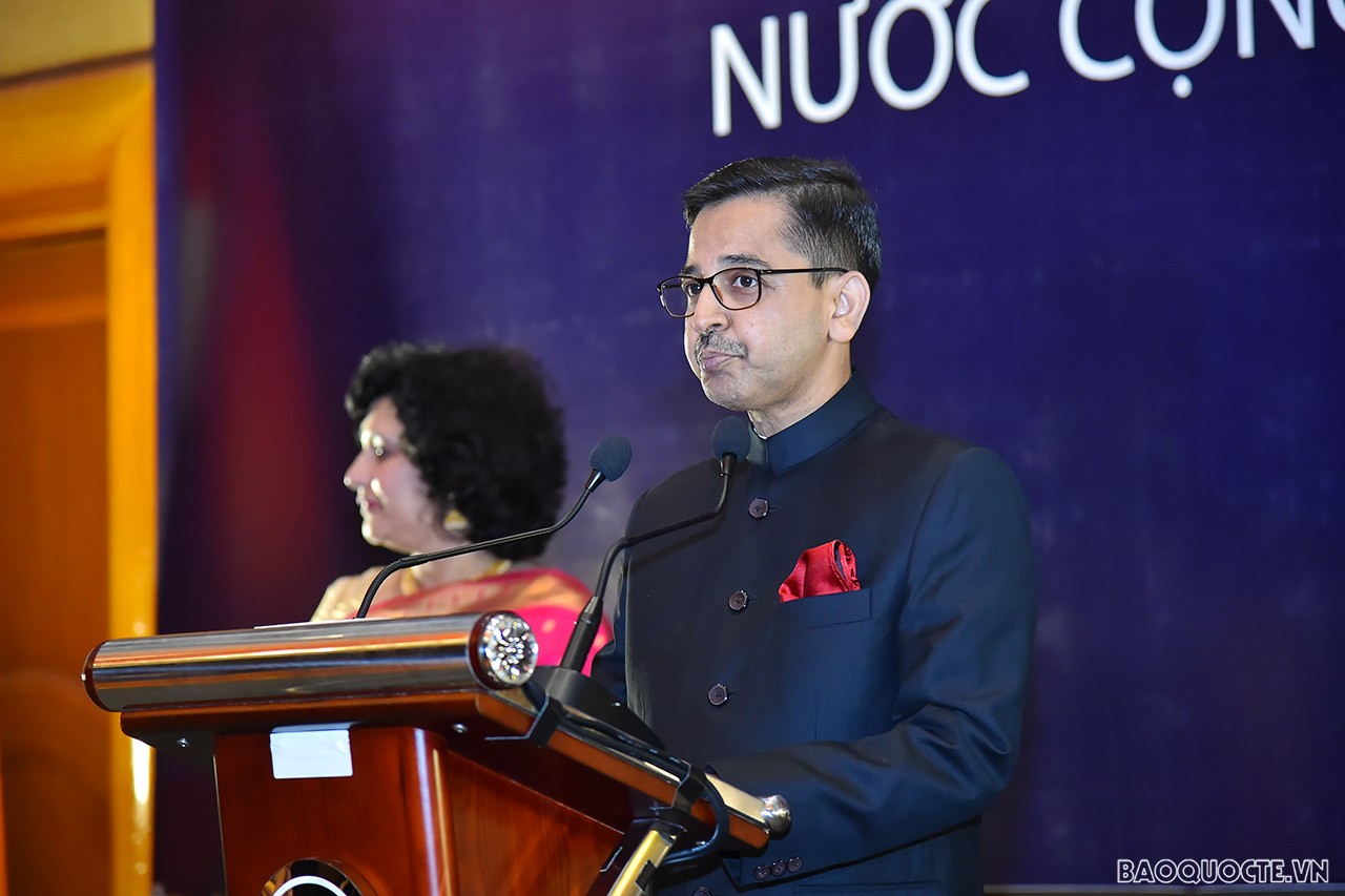 Tối ngày 15/8, Thứ trưởng Thường trực Bộ Ngoại giao Nguyễn Minh Vũ đã đến dự và phát biểu tại Lễ kỷ niệm 75 năm Quốc khánh Ấn Độ tại Hà Nội. (Ảnh: Anh Sơn) Tối ngày 15/8, Thứ trưởng Thường trực Bộ Ngoại giao Nguyễn Minh Vũ đã đến dự và phát biểu tại Lễ kỷ niệm 75 năm Quốc khánh Ấn Độ tại Hà Nội. (Ảnh: Anh Sơn)