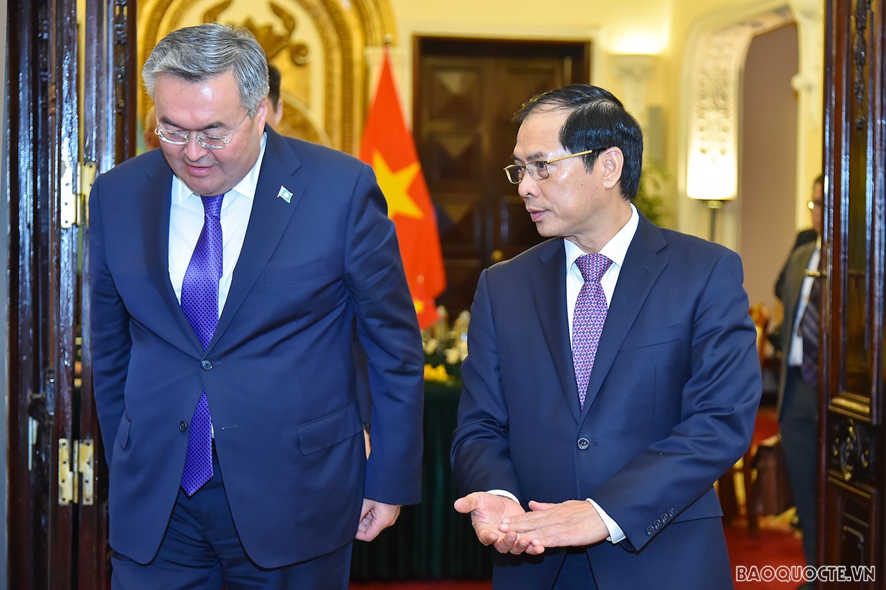 Bộ trưởng Ngoại giao Bùi Thanh Sơn đón và hội đàm với Phó Thủ tướng, Bộ trưởng Ngoại giao Kazakhstan Mukhtar Tileuberdi