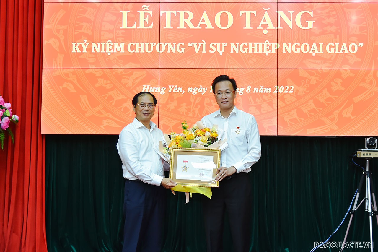 Hưng Yên phối hợp với Bộ Ngoại giao trong triển khai công tác đối ngoại phục vụ phát triển kinh tế - xã hội Hưng Yên phối hợp với Bộ Ngoại giao trong triển khai công tác đối ngoại phục vụ phát triển kinh tế - xã hội