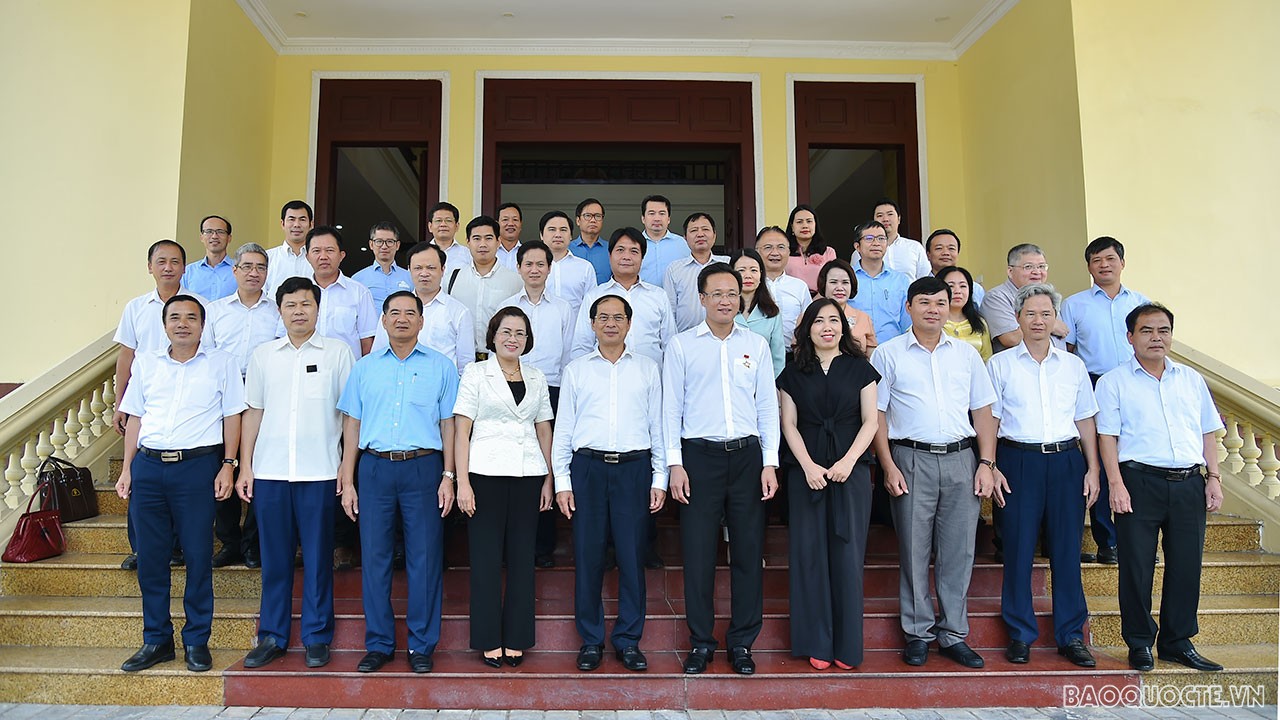 Hưng Yên phối hợp với Bộ Ngoại giao trong triển khai công tác đối ngoại phục vụ phát triển kinh tế - xã hội Hưng Yên phối hợp với Bộ Ngoại giao trong triển khai công tác đối ngoại phục vụ phát triển kinh tế - xã hội