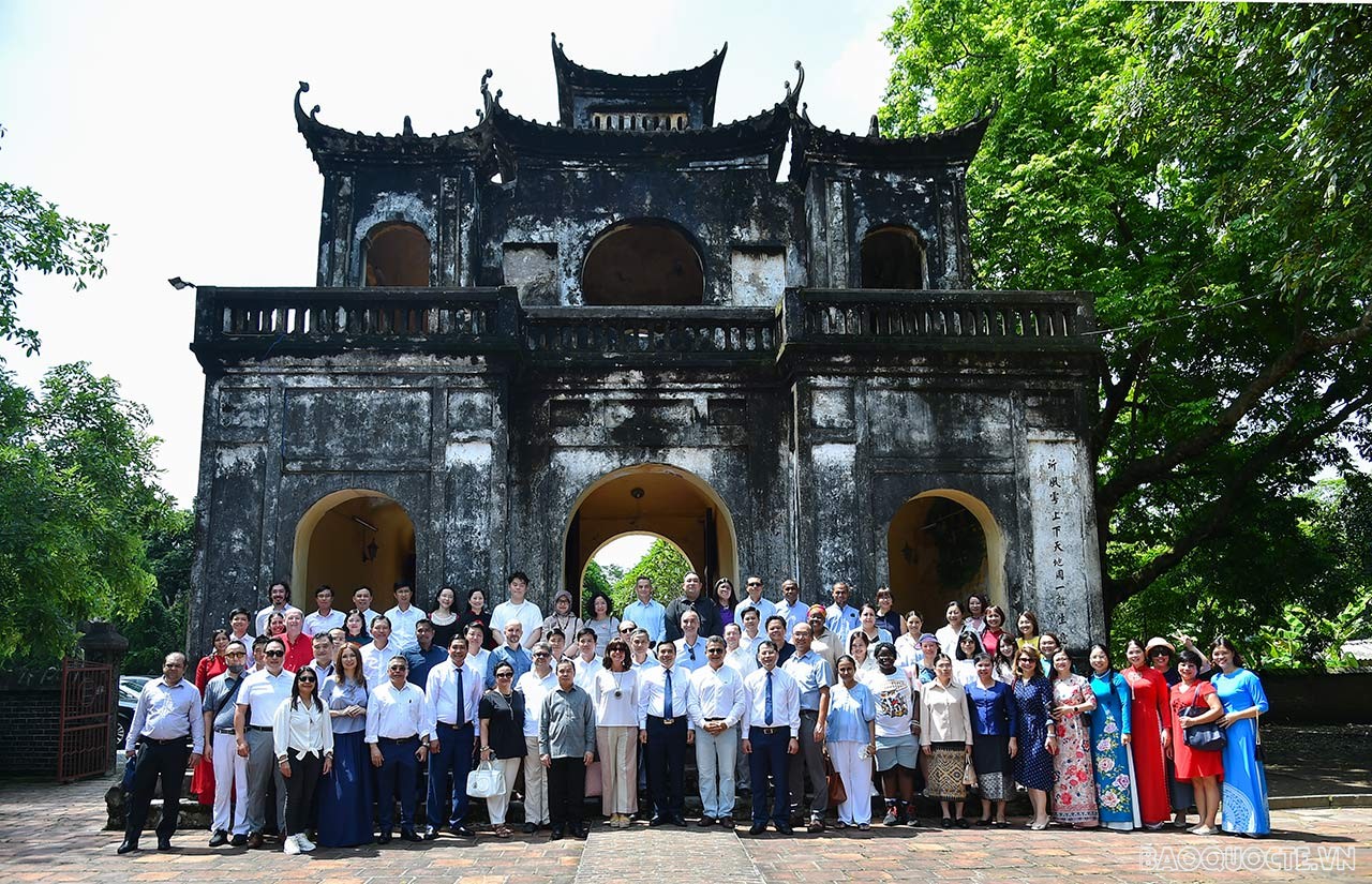 Toàn cảnh Ngoại giao đoàn về thăm, kết nối và giao lưu tại quê hương nhãn lồng Hưng Yên qua ảnh