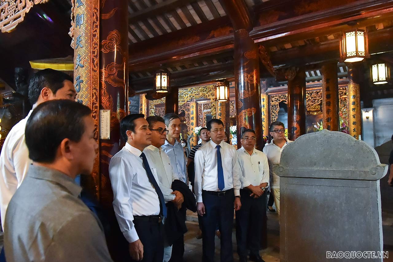 Toàn cảnh Ngoại giao đoàn về thăm, kết nối và giao lưu tại quê hương nhãn lồng Hưng Yên qua ảnh