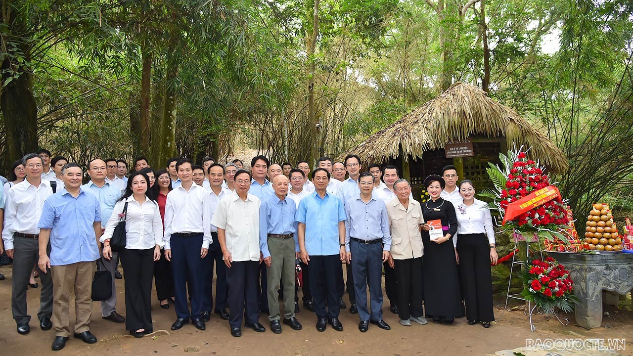 Đối ngoại trong tuần: 77 năm thành lập ngành Ngoại giao; Ban hành Chỉ thị số 15-CT/TW về công tác ngoại giao kinh tế Đối ngoại trong tuần: 77 năm thành lập ngành Ngoại giao; Ban hành Chỉ thị số 15-CT/TW về công tác ngoại giao kinh tế