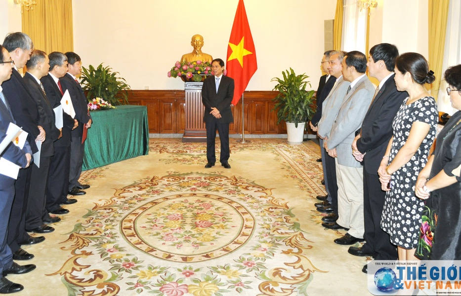 Bộ Ngoại giao trao quyết định điều động, bổ nhiệm cán bộ