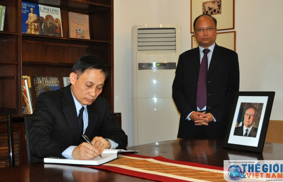 Lãnh đạo Bộ Ngoại giao viếng cựu Tổng thống Italy Carlo Azeglio Ciampi