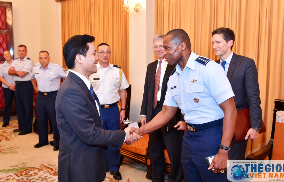 Thứ trưởng Hà Kim Ngọc tiếp đoàn Bộ Tư lệnh Vận tải Hoa Kỳ