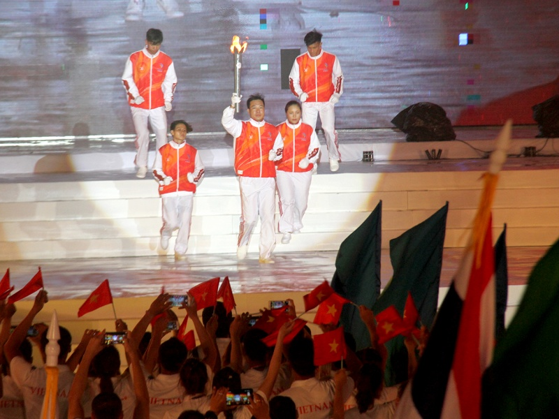 Lung linh đêm khai mạc ABG5