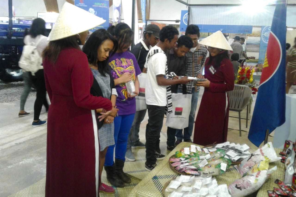 hang hoa viet nam duoc hoan nghenh o mozambique va madagascar